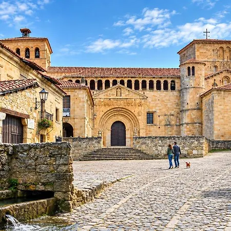 Apartamentos Santillana Del Mar